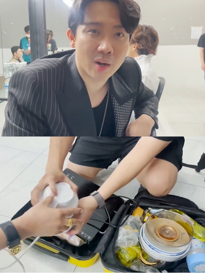 Hài hước hơn cả, Trấn Thành còn mang theo vali chứa nhiều đồ dùng nhà bếp như nồi, bát, nước rửa, đũa, thậm chí là... nước mắm Hài hước hơn cả, Trấn Thành còn mang theo vali chứa nhiều đồ dùng nhà bếp như nồi, bát, nước rửa, đũa, thậm chí là... nước mắm