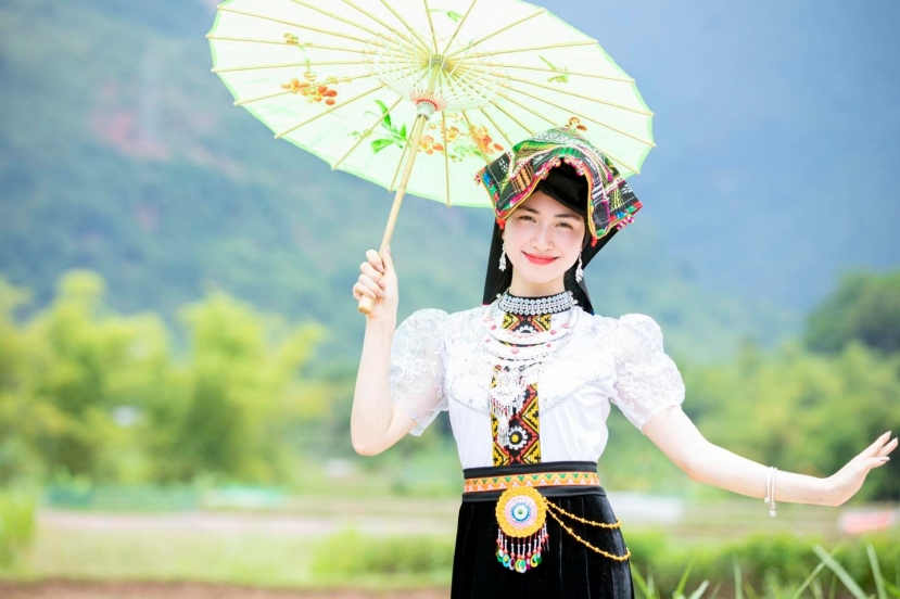 Có một 'đóa hoa ban' xứ Kinh Bắc đẹp như Hòa Minzy, lan tỏa sắc thơm ngạt ngào cho đời! - Ảnh 3 Có một 'đóa hoa ban' xứ Kinh Bắc đẹp như Hòa Minzy, lan tỏa sắc thơm ngạt ngào cho đời! - Ảnh 3