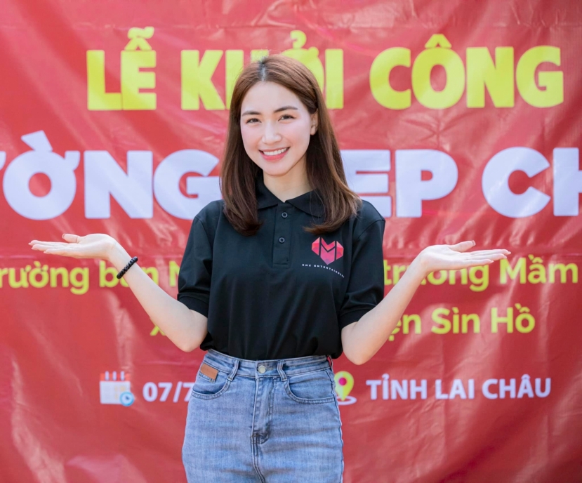 Hòa Minzy 'tươi không cần tưới' tham gia lễ khởi công xây dựng trường mầm non Pa Tần tại xã Pa Tần, huyện Sìn Hồ, tỉnh Lai Châu. Hòa Minzy 'tươi không cần tưới' tham gia lễ khởi công xây dựng trường mầm non Pa Tần tại xã Pa Tần, huyện Sìn Hồ, tỉnh Lai Châu.