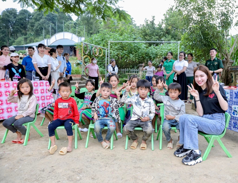 Có một 'đóa hoa ban' xứ Kinh Bắc đẹp như Hòa Minzy, lan tỏa sắc thơm ngạt ngào cho đời! - Ảnh 1 Có một 'đóa hoa ban' xứ Kinh Bắc đẹp như Hòa Minzy, lan tỏa sắc thơm ngạt ngào cho đời! - Ảnh 1