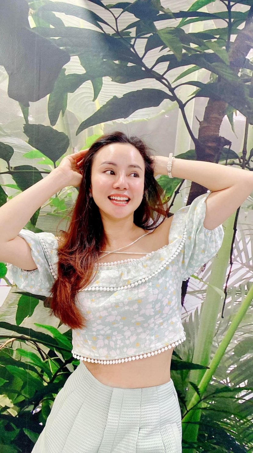 Vy Oanh khoe nhẹ làn da mộc căng bóng trong bài viết mới đây Vy Oanh khoe nhẹ làn da mộc căng bóng trong bài viết mới đây