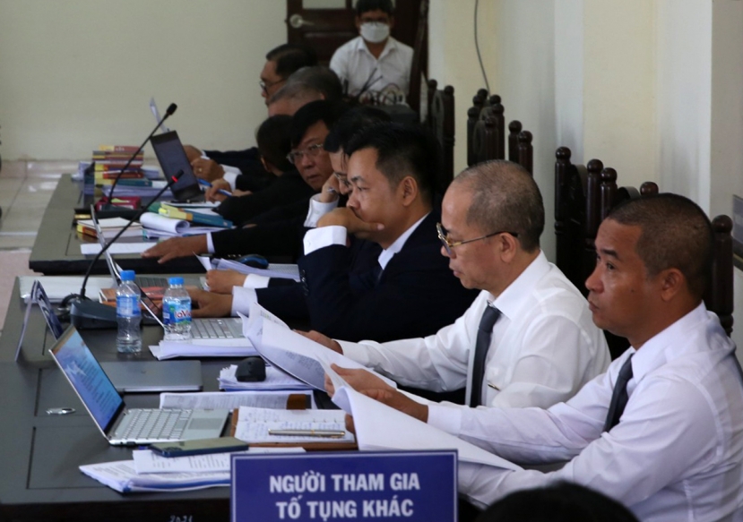 Phiên xét xử lần 2, ông Lê Tùng Vân cùng 5 bị cáo khác trong vụ án “Tịnh thất Bồng Lai” đã chính thức diễn ra Phiên xét xử lần 2, ông Lê Tùng Vân cùng 5 bị cáo khác trong vụ án “Tịnh thất Bồng Lai” đã chính thức diễn ra