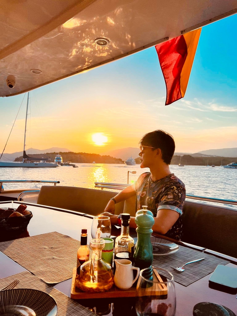 Nathan Lee, check - in sang chảnh tại đảo Ibiza Nathan Lee, check - in sang chảnh tại đảo Ibiza
