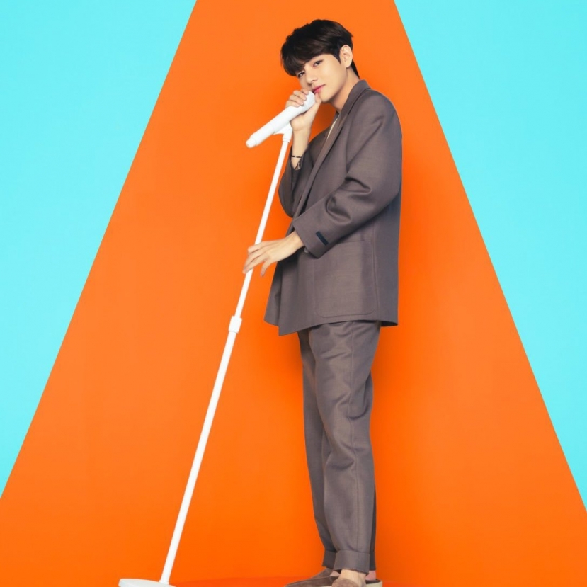 V là người nổi tiếng nam duy nhất có tên trong top 10 trong danh sách người có ảnh hưởng trên Instagram. V là người nổi tiếng nam duy nhất có tên trong top 10 trong danh sách người có ảnh hưởng trên Instagram.