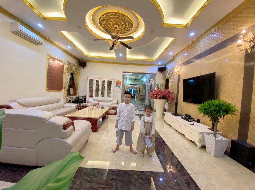 'Phát hoảng' trước 'điều lệ' chăm con của Vy Oanh, CDM cảm thán: Đúng là ngậm thìa vàng! - Ảnh 1 'Phát hoảng' trước 'điều lệ' chăm con của Vy Oanh, CDM cảm thán: Đúng là ngậm thìa vàng! - Ảnh 1
