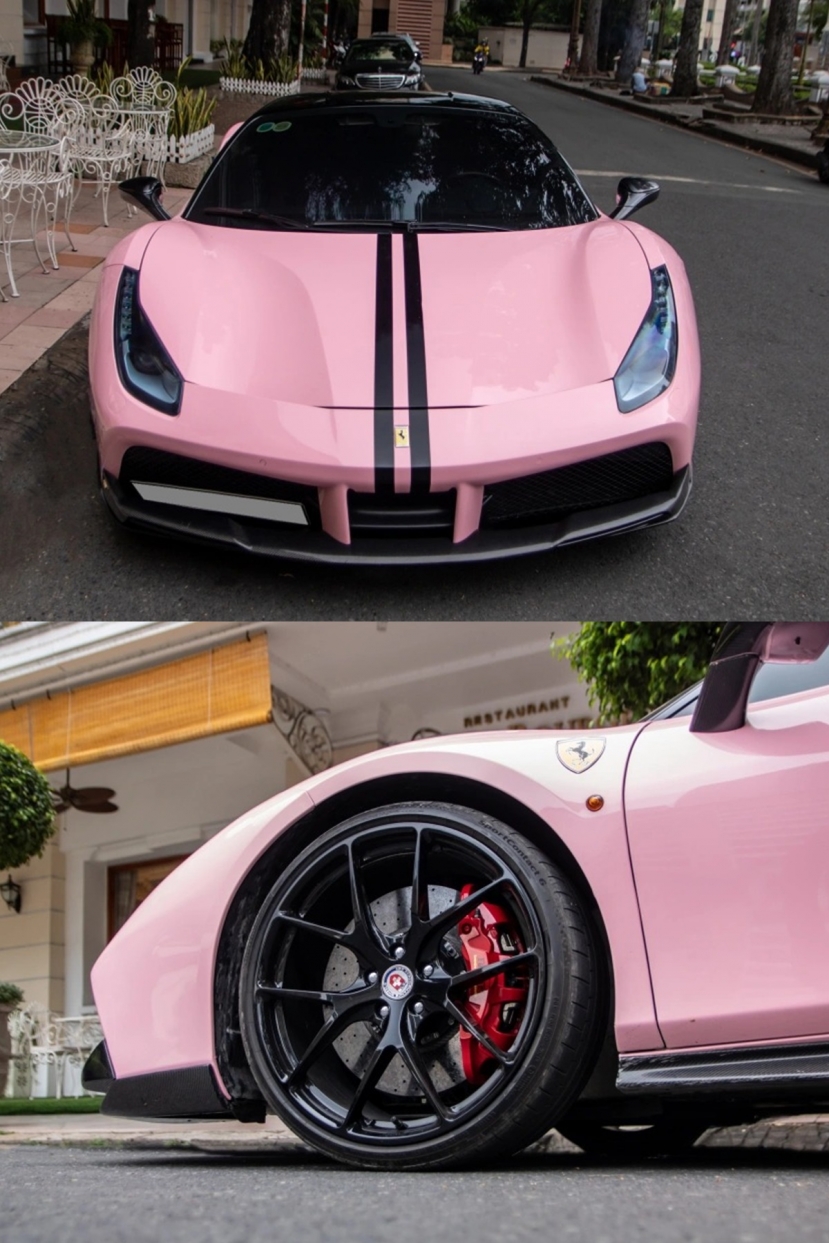 Màu sắc nguyên bản ở ngoại thất của chiếc Ferrari 488 GTB là trắng, vẻ ngoài hồng pastel được chủ nhân 'hô biến' bằng chất liệu decal Màu sắc nguyên bản ở ngoại thất của chiếc Ferrari 488 GTB là trắng, vẻ ngoài hồng pastel được chủ nhân 'hô biến' bằng chất liệu decal