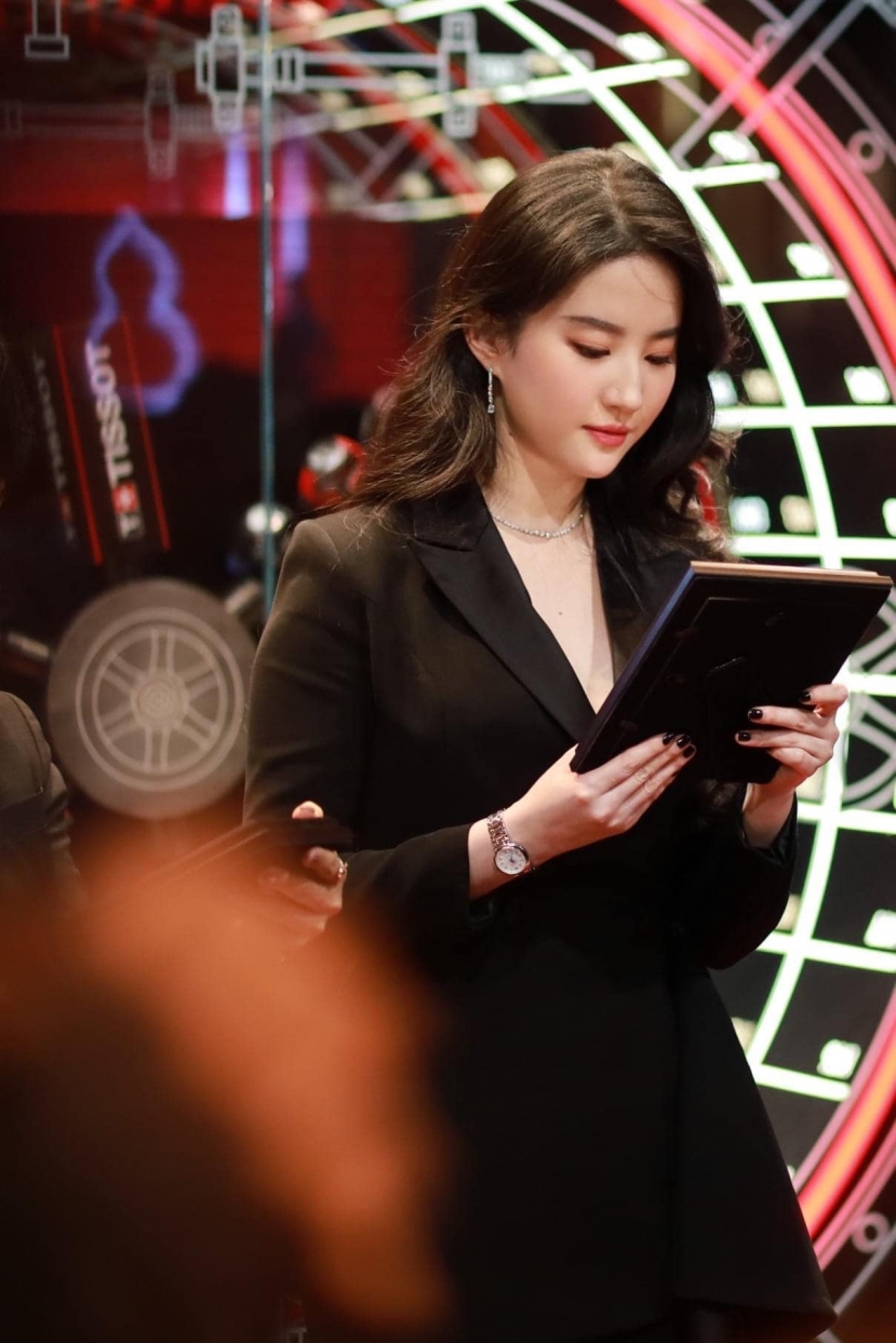 Dưa: Lưu Diệc Phi có khả năng cũng sẽ tham dự đêm hội Weibo. Dưa: Lưu Diệc Phi có khả năng cũng sẽ tham dự đêm hội Weibo.