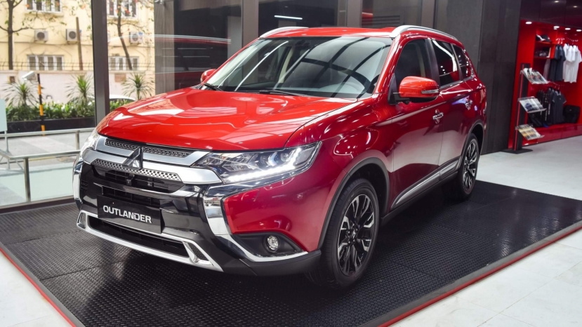 2 phiên bản Outlander 2.0 CVT và CVT Premium có ưu đãi cao nhất khi khách hàng được tặng camera 360 và phiếu nhiên liệu từ 25-30 triệu đồng khi mua xe 2 phiên bản Outlander 2.0 CVT và CVT Premium có ưu đãi cao nhất khi khách hàng được tặng camera 360 và phiếu nhiên liệu từ 25-30 triệu đồng khi mua xe