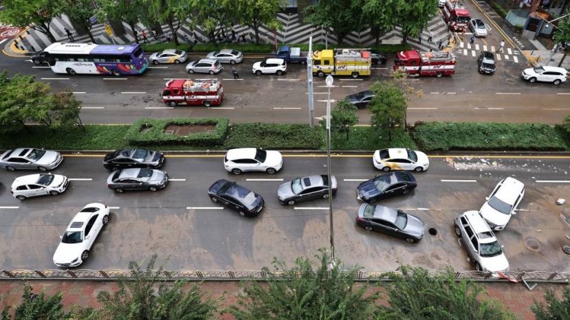 Loạt xe sang tan tác trên phố Seoul như bãi sắt vụn khiến nhiều người xót xa Loạt xe sang tan tác trên phố Seoul như bãi sắt vụn khiến nhiều người xót xa
