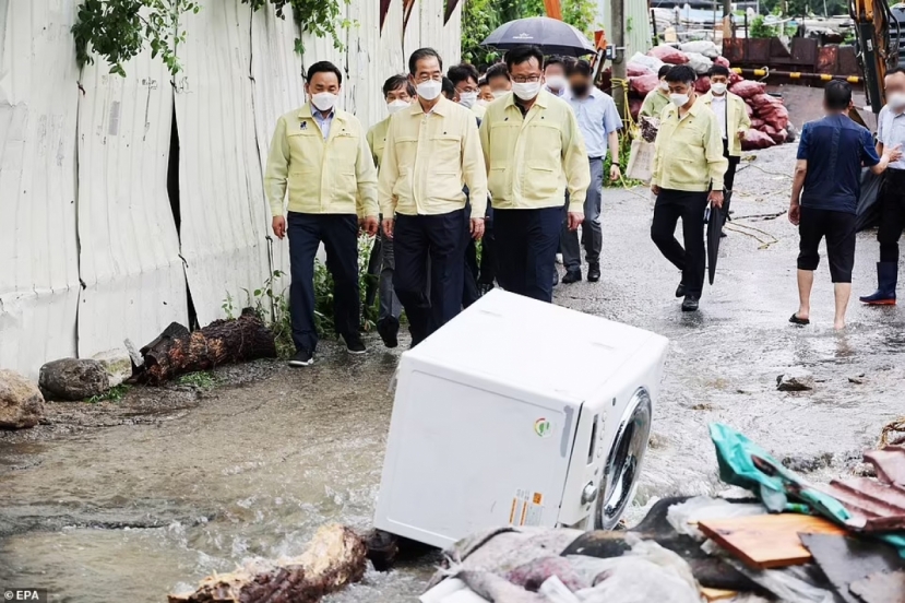 Nhà chức trách đã huy động tối đa nguồn lực cứu hộ để khắc phục hậu quả sau mưa bão Nhà chức trách đã huy động tối đa nguồn lực cứu hộ để khắc phục hậu quả sau mưa bão