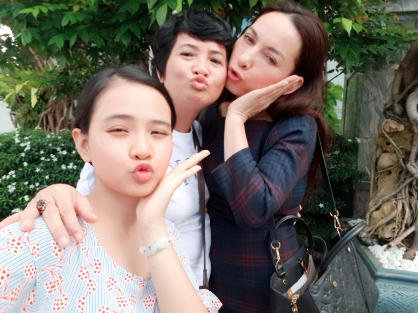 Con nuôi Phi Nhung- Quỳnh Trang bàng hoàng gọi tên mẹ đúng lễ Vu Lan, khán giả khóc thương kiếp người bạc mệnh Con nuôi Phi Nhung- Quỳnh Trang bàng hoàng gọi tên mẹ đúng lễ Vu Lan, khán giả khóc thương kiếp người bạc mệnh