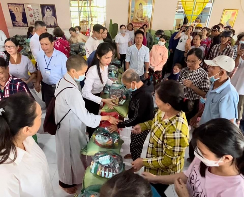 Thủy Tiên và Công Vinh gặp phải tình cảnh khó thấu sau khi miệt mài từ thiện, bất chấp thị phi trong quá khứ - Ảnh 1 Thủy Tiên và Công Vinh gặp phải tình cảnh khó thấu sau khi miệt mài từ thiện, bất chấp thị phi trong quá khứ - Ảnh 1