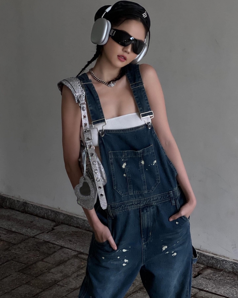 Sở hữu body đẹp như tạc tượng, Ngọc Trinh chẳng ngại thử sức với vô vàn thiết kế 'hiểm hóc'. Sở hữu body đẹp như tạc tượng, Ngọc Trinh chẳng ngại thử sức với vô vàn thiết kế 'hiểm hóc'.
