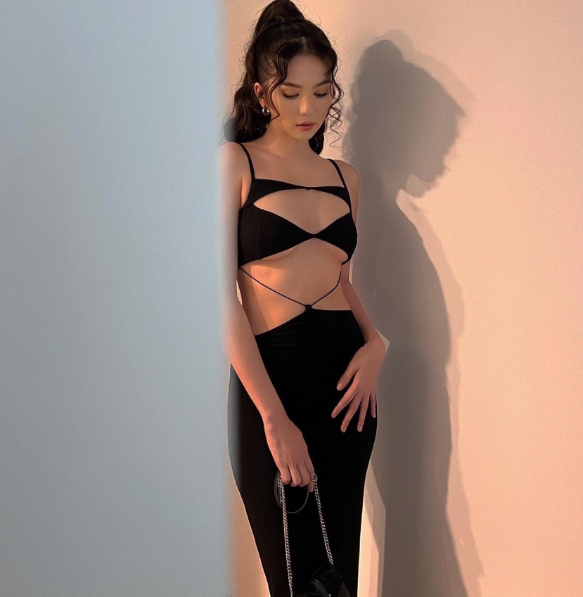 Ngọc Trinh thường diện những trang phục cắt xẻ Ngọc Trinh thường diện những trang phục cắt xẻ