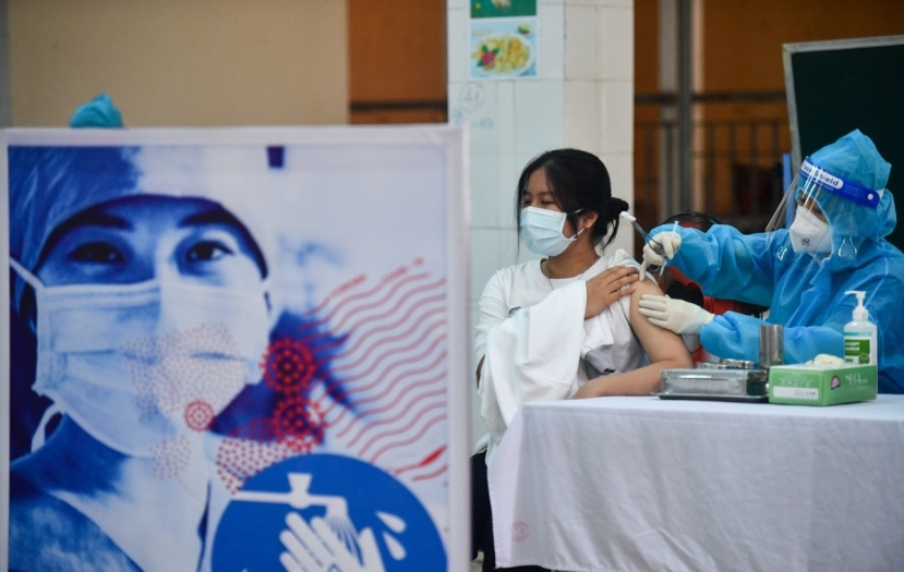 Chính quyền TP HCM nỗ lực đẩy mạnh tiêm vaccine, đặc biệt là đối tượng trẻ em. Chính quyền TP HCM nỗ lực đẩy mạnh tiêm vaccine, đặc biệt là đối tượng trẻ em.