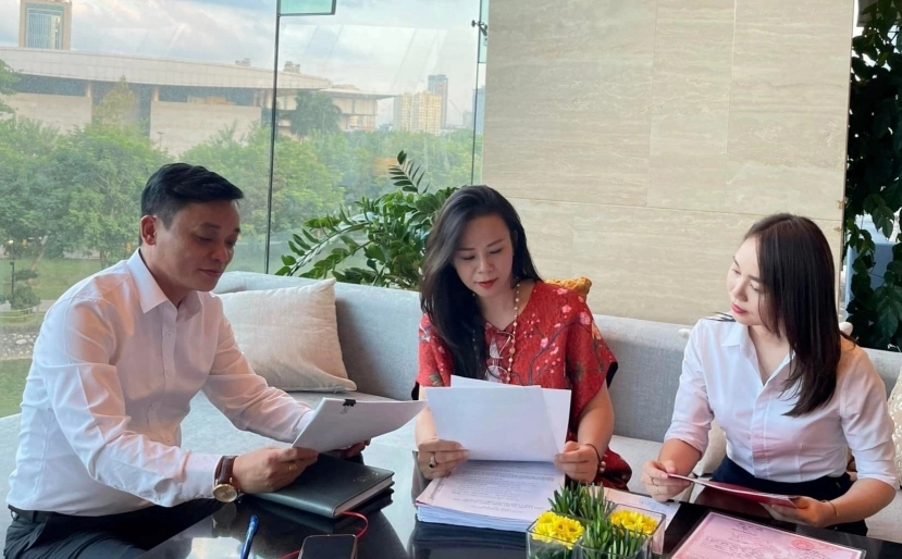 'Bà lớn' nhà Shark Bình cho biết sẽ tố cáo 'nếu chồng và Phương Oanh quan hệ bất chính' 'Bà lớn' nhà Shark Bình cho biết sẽ tố cáo 'nếu chồng và Phương Oanh quan hệ bất chính'