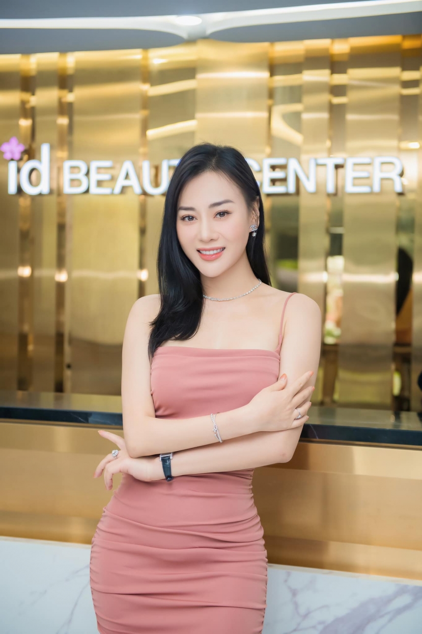 Phương Oanh đã phải giới hạn tính năng bình luận trên trang cá nhân để tránh công kích của dân mạng Phương Oanh đã phải giới hạn tính năng bình luận trên trang cá nhân để tránh công kích của dân mạng
