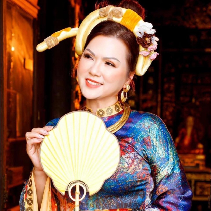 Trong mắt bà xã, Chí Tài là một người rất lãng mạn và quan tâm đến cảm xúc của vợ Trong mắt bà xã, Chí Tài là một người rất lãng mạn và quan tâm đến cảm xúc của vợ