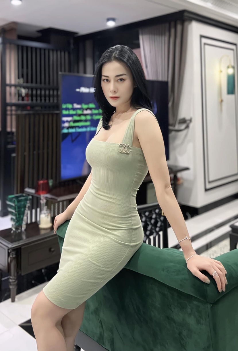 Phương Oanh trở thành tâm điểm của dư luận, sau khi công bố hẹn hò với Shark Bình, Phương Oanh trở thành tâm điểm của dư luận, sau khi công bố hẹn hò với Shark Bình,