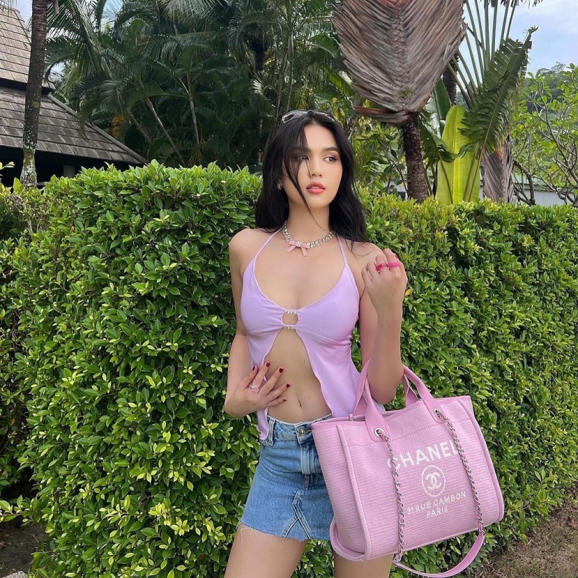 Từ thuở chân ướt chân ráo vào showbiz, Ngọc Trinh đã xây dựng cho mình thương hiệu và màu sắc riêng Từ thuở chân ướt chân ráo vào showbiz, Ngọc Trinh đã xây dựng cho mình thương hiệu và màu sắc riêng