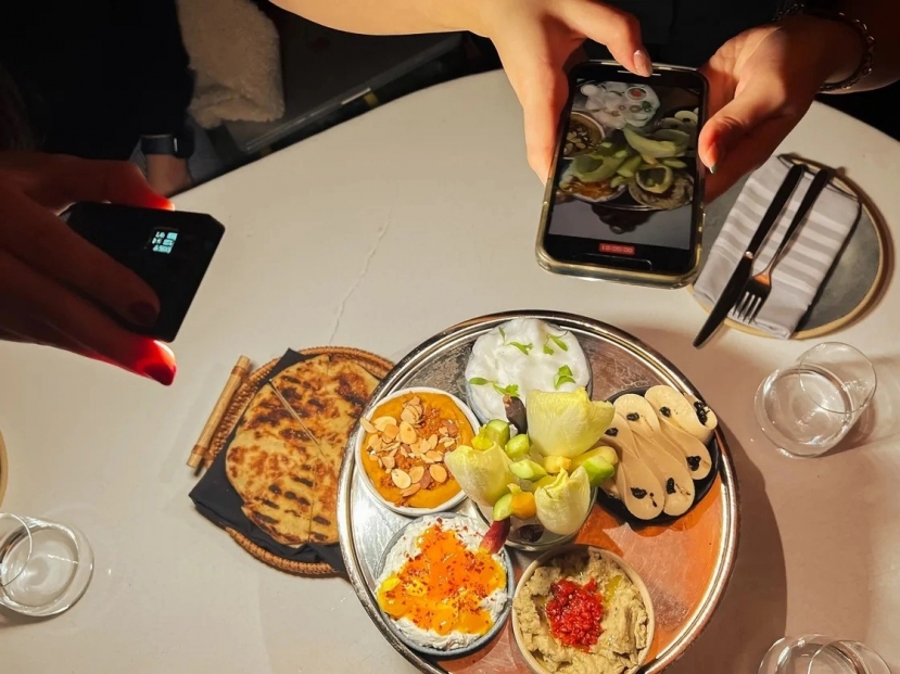 TikToker hiện nay: Tự tin hay 'ảo tưởng quyền lực' - Ảnh 1 TikToker hiện nay: Tự tin hay 'ảo tưởng quyền lực' - Ảnh 1