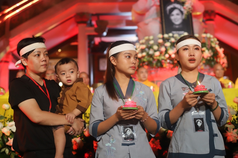 Khóc cạn nước mắt tình trạng con nuôi Phi Nhung sau 1 năm mẹ mất, đáng thương nhất là 2 người này Khóc cạn nước mắt tình trạng con nuôi Phi Nhung sau 1 năm mẹ mất, đáng thương nhất là 2 người này