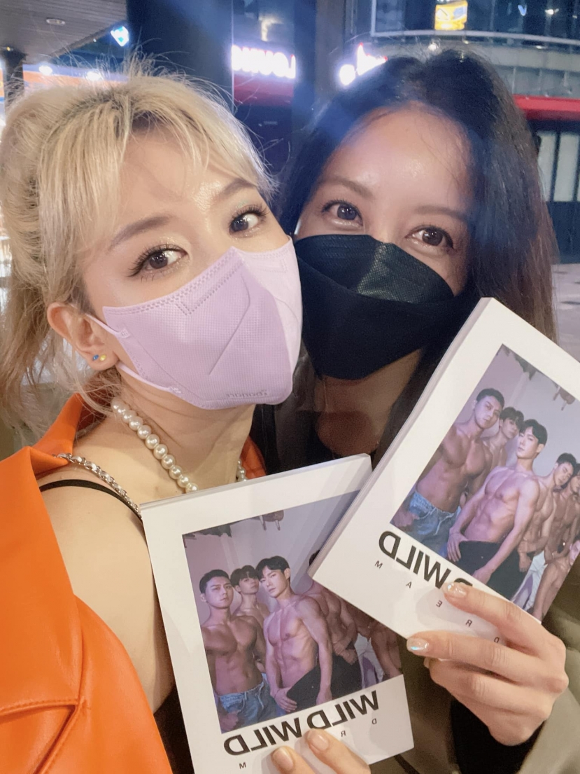 Hari Won khiến dân tình bất ngờ khi tiết lộ đi tham gia chương trình có sự xuất hiện của các mỹ nam 5 múi. Hari Won khiến dân tình bất ngờ khi tiết lộ đi tham gia chương trình có sự xuất hiện của các mỹ nam 5 múi.
