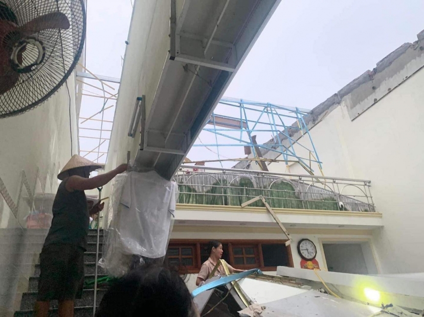 Nhiều ngôi nhà bị tốc sạch mái Nhiều ngôi nhà bị tốc sạch mái