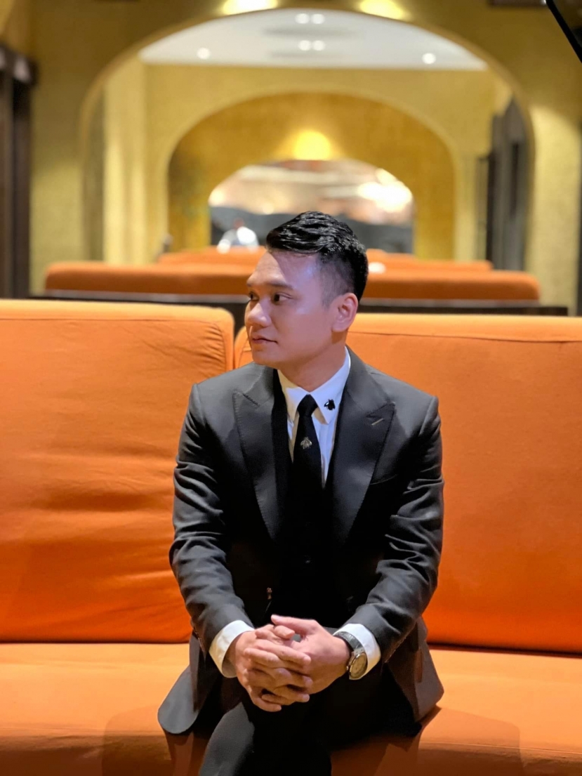 Hành động của Khắc Việt nhận về vô số lời khen ngợi từ cộng đồng mạng, thể hiện tinh thần 'đoàn kết một lòng'. Hành động của Khắc Việt nhận về vô số lời khen ngợi từ cộng đồng mạng, thể hiện tinh thần 'đoàn kết một lòng'.