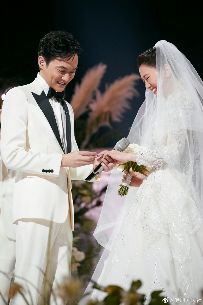 Hôn lễ của Trương Trí Lâm và Viên Vịnh Nghi trên show 'Anh trai vượt mọi chông gai 2' gây ấn tượng mạnh Hôn lễ của Trương Trí Lâm và Viên Vịnh Nghi trên show 'Anh trai vượt mọi chông gai 2' gây ấn tượng mạnh