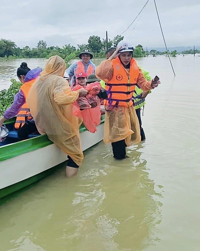 Thủy Tiên và hành trình vực dậy khỏi ồn ào, 'cô tiên' đã thực sự trở về trong lòng công chúng? - Ảnh 1 Thủy Tiên và hành trình vực dậy khỏi ồn ào, 'cô tiên' đã thực sự trở về trong lòng công chúng? - Ảnh 1