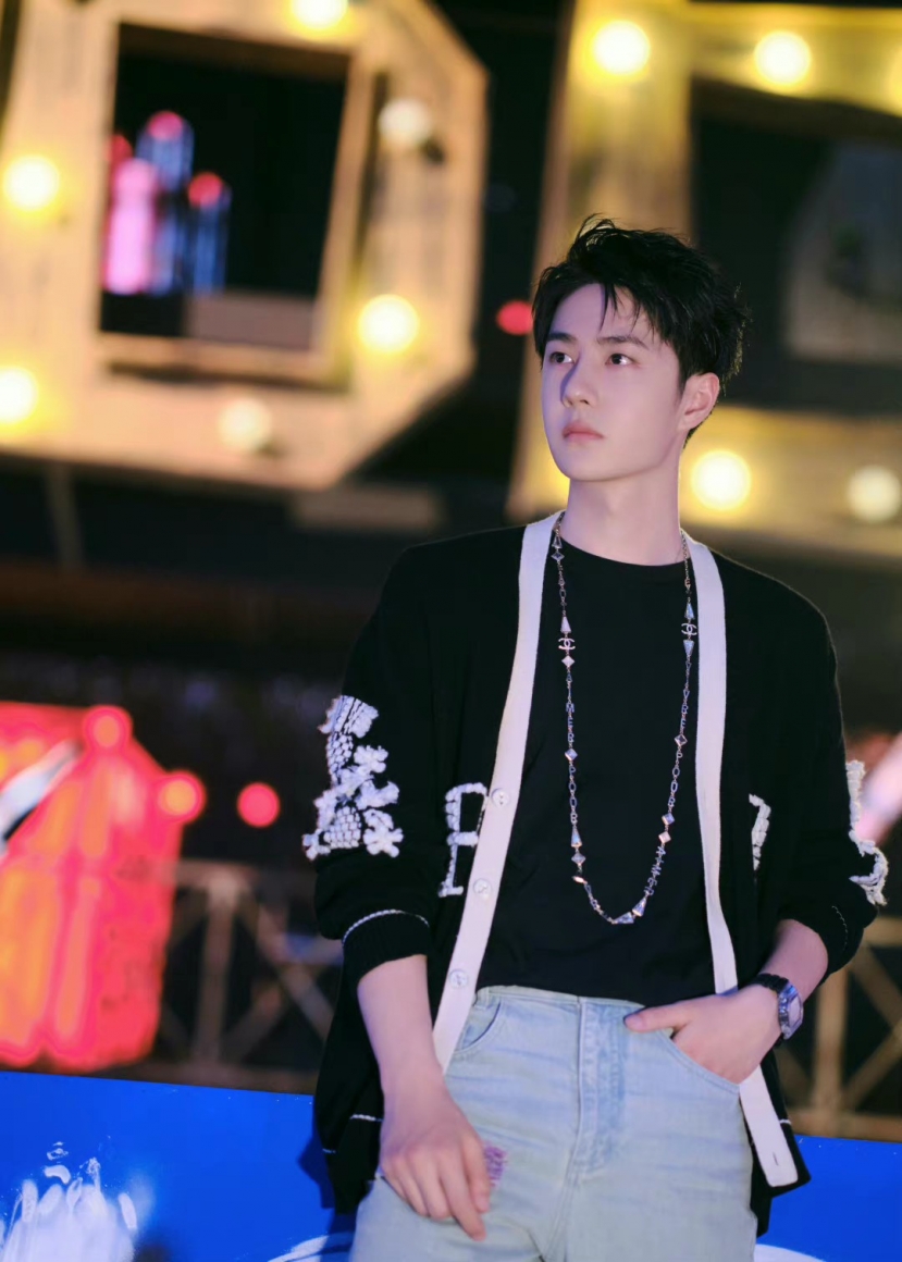 Vương Nhất Bác hiện là một trong những mỹ nam có sức ảnh hưởng hàng đầu làng giải trí hoa ngữ Vương Nhất Bác hiện là một trong những mỹ nam có sức ảnh hưởng hàng đầu làng giải trí hoa ngữ