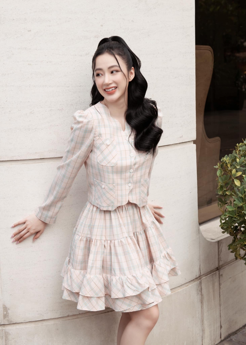 Nhan sắc Angela Phương Trinh ngày càng xinh đẹp, cô gần như bị thời gian bỏ quên. Ảnh: FBNV Nhan sắc Angela Phương Trinh ngày càng xinh đẹp, cô gần như bị thời gian bỏ quên. Ảnh: FBNV