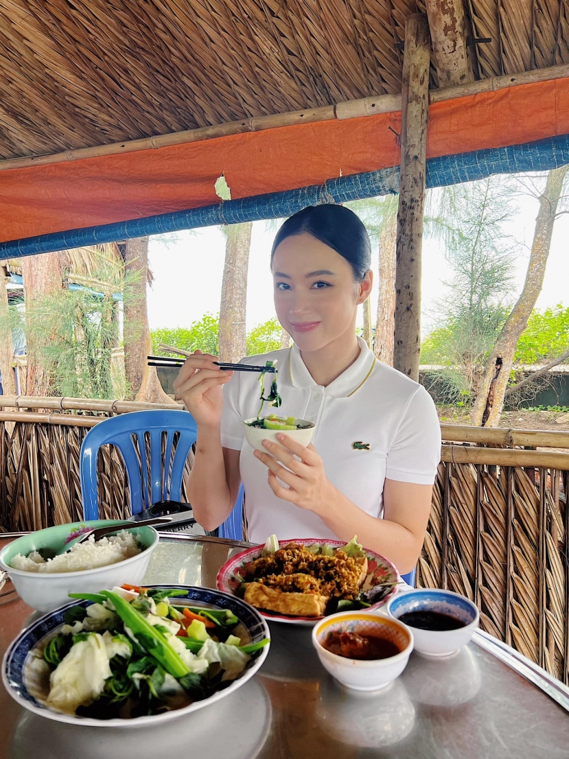Angela Phương Trinh ẩn mình, lựa chọn cuộc sống ăn chay thanh tịnh, tránh thị phi. Ảnh: FBNV Angela Phương Trinh ẩn mình, lựa chọn cuộc sống ăn chay thanh tịnh, tránh thị phi. Ảnh: FBNV