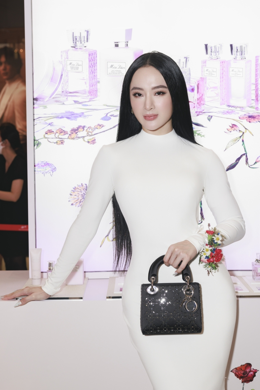 Thân hình đồng hồ cát, thần thái sắc lạnh khiến cư dân mạng 'say như điếu đổ'. Ảnh: Internet Thân hình đồng hồ cát, thần thái sắc lạnh khiến cư dân mạng 'say như điếu đổ'. Ảnh: Internet
