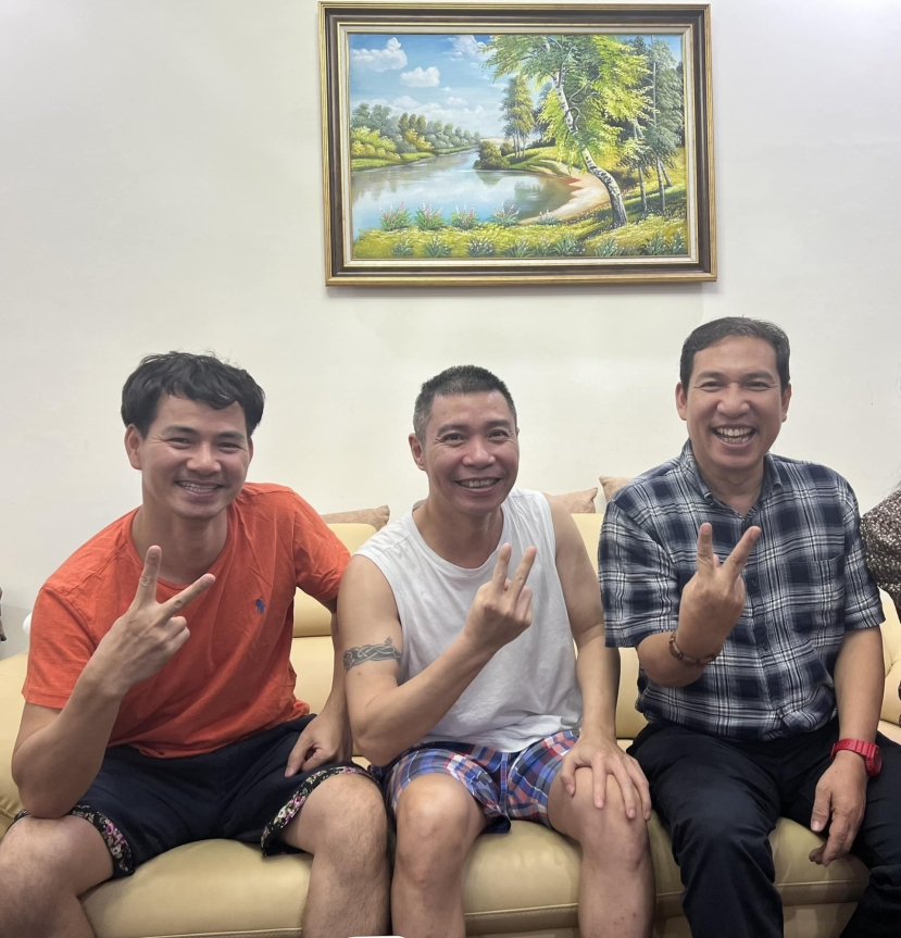 Công Lý vẫn luôn nhận được sự hỏi han, quan tâm từ các đồng nghiệp thất thiết dù vắng bóng khỏi showbiz trong thời gian dài Công Lý vẫn luôn nhận được sự hỏi han, quan tâm từ các đồng nghiệp thất thiết dù vắng bóng khỏi showbiz trong thời gian dài