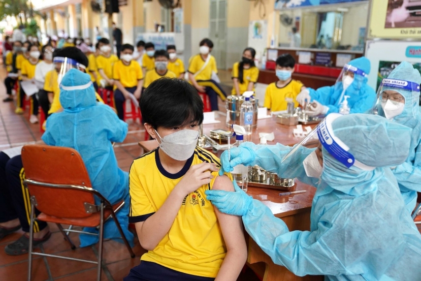 Tiếp tục đẩy nhanh tiêm vaccine Covid-19 là một trong những nhiệm vụ quan trọng Tiếp tục đẩy nhanh tiêm vaccine Covid-19 là một trong những nhiệm vụ quan trọng
