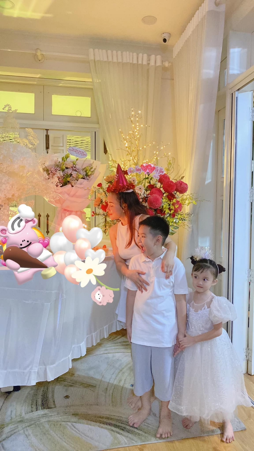 Vy Oanh được chồng đại gia tặng quà khủng, tiết lộ thay đổi sau nhiều năm chung sống - Ảnh 2 Vy Oanh được chồng đại gia tặng quà khủng, tiết lộ thay đổi sau nhiều năm chung sống - Ảnh 2