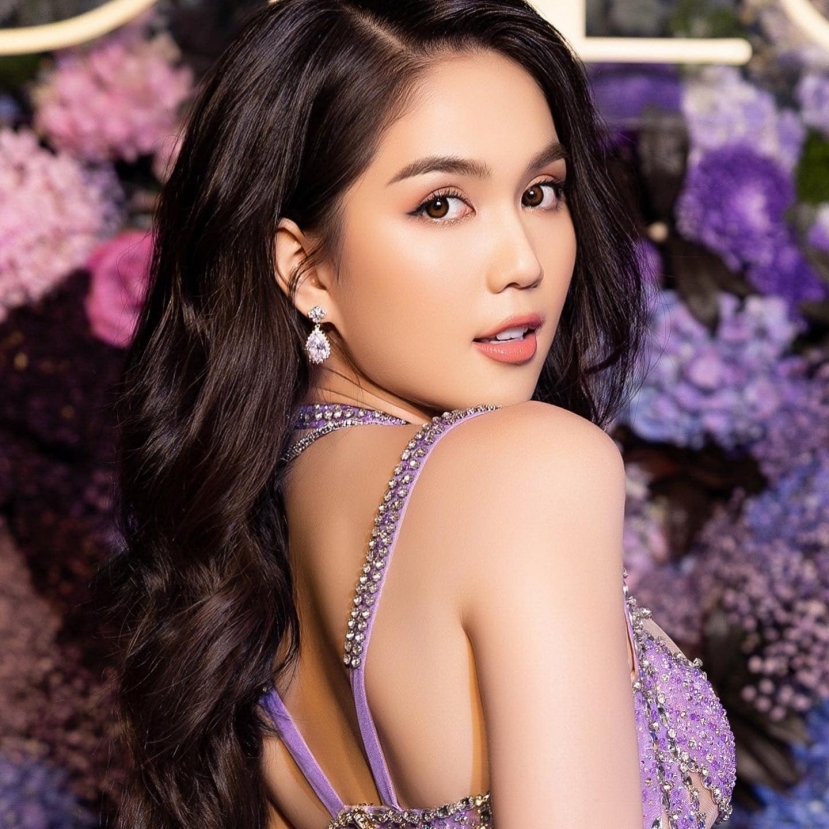 Sắc tím nhẹ nhàng giúp người đẹp khoe làn da phát sáng Sắc tím nhẹ nhàng giúp người đẹp khoe làn da phát sáng