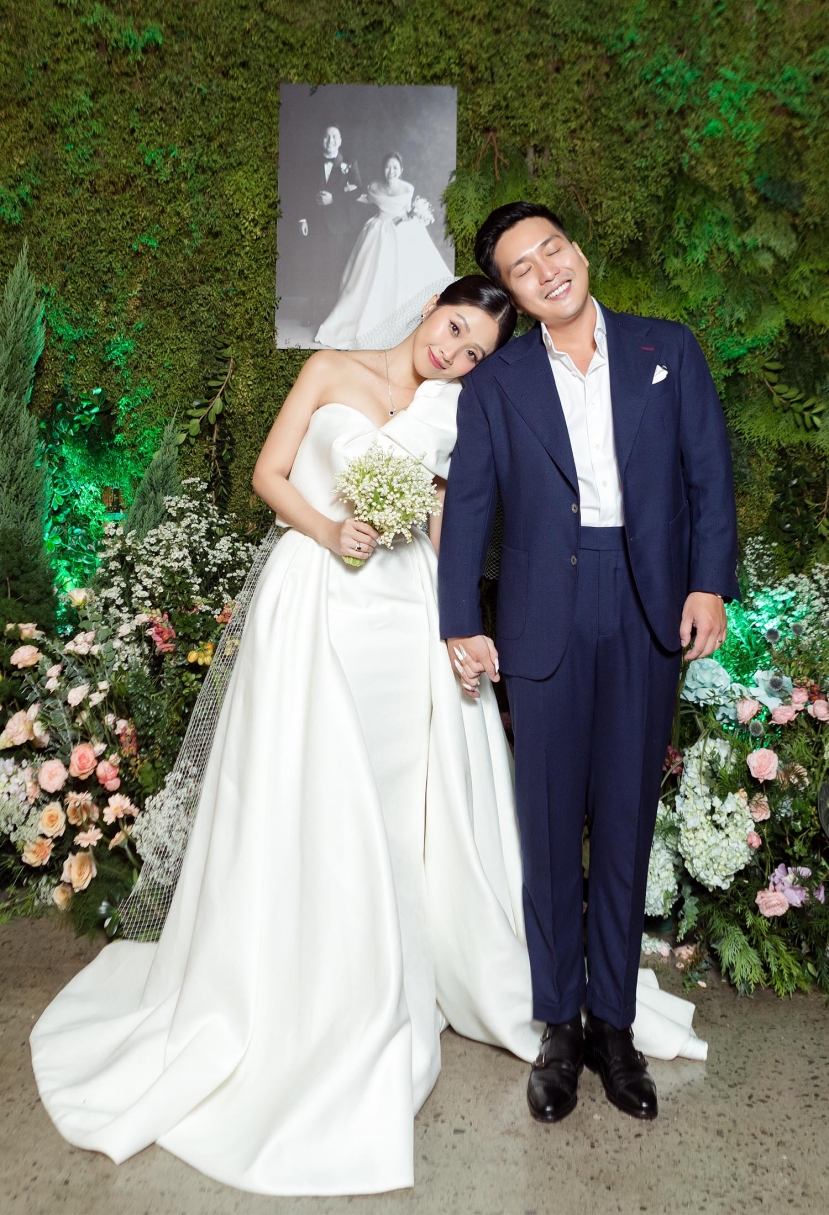MC Liêu Hà Trinh cũng sử dụng hoa linh lan làm hoa cưới MC Liêu Hà Trinh cũng sử dụng hoa linh lan làm hoa cưới