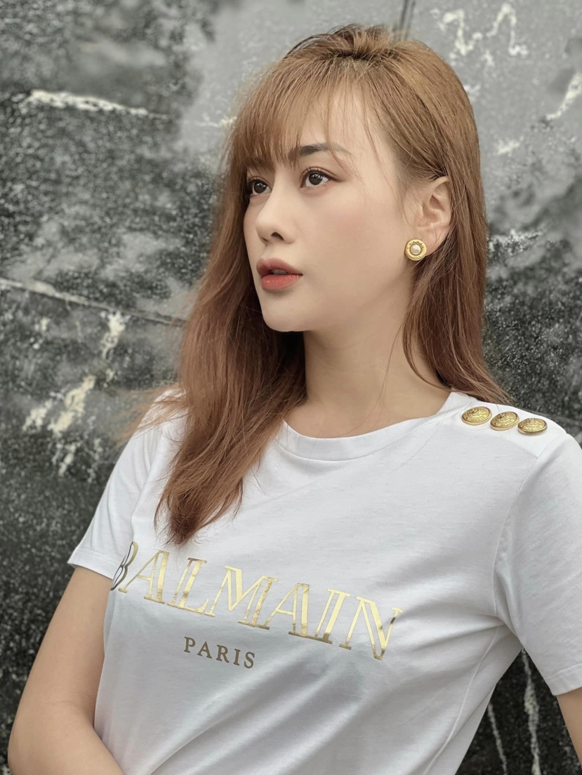 Làn da Phương Oanh trắng bật tông Làn da Phương Oanh trắng bật tông