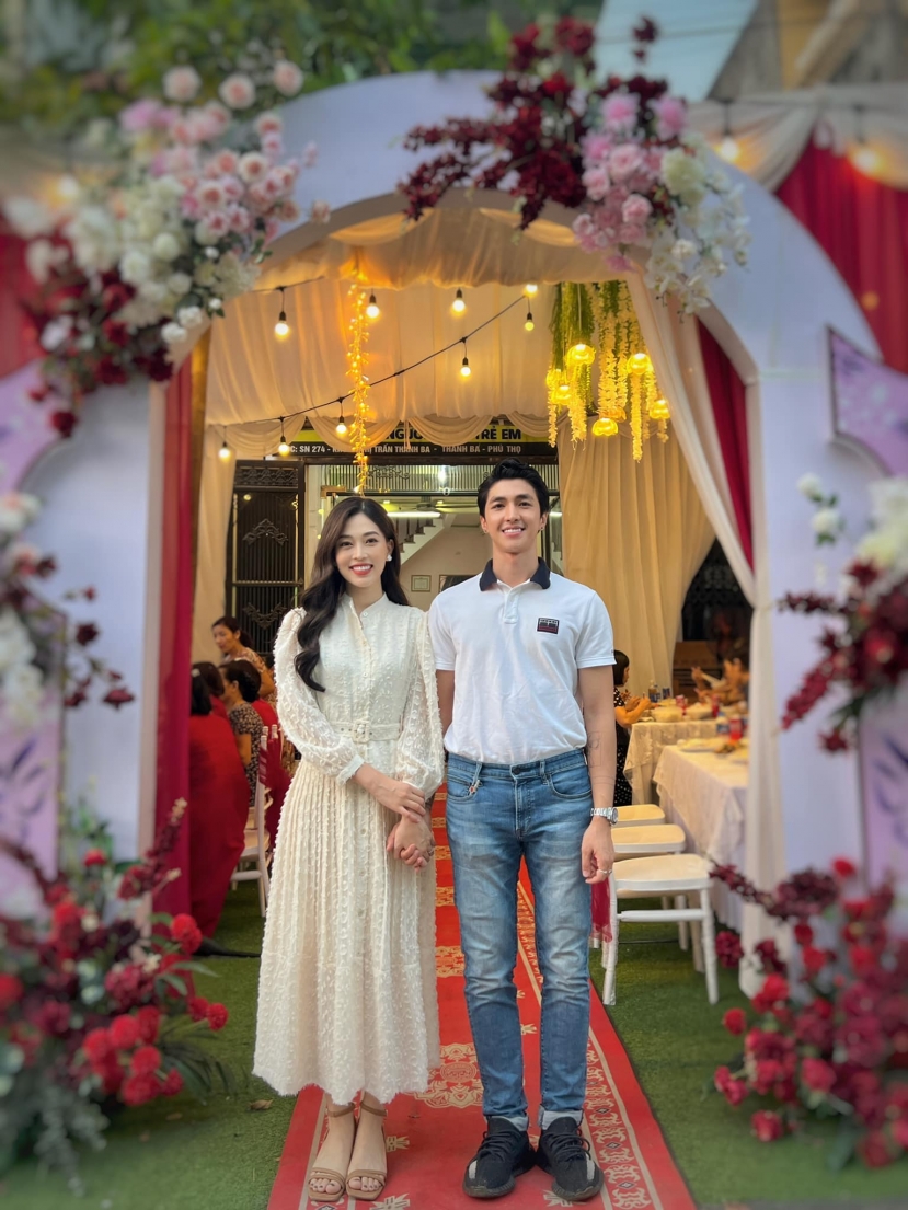 Phương Nga đích thị là 'nóc nhà' vô cùng quyền lực, trong khi đó Bình An lại chiều vợ vô cùng Phương Nga đích thị là 'nóc nhà' vô cùng quyền lực, trong khi đó Bình An lại chiều vợ vô cùng