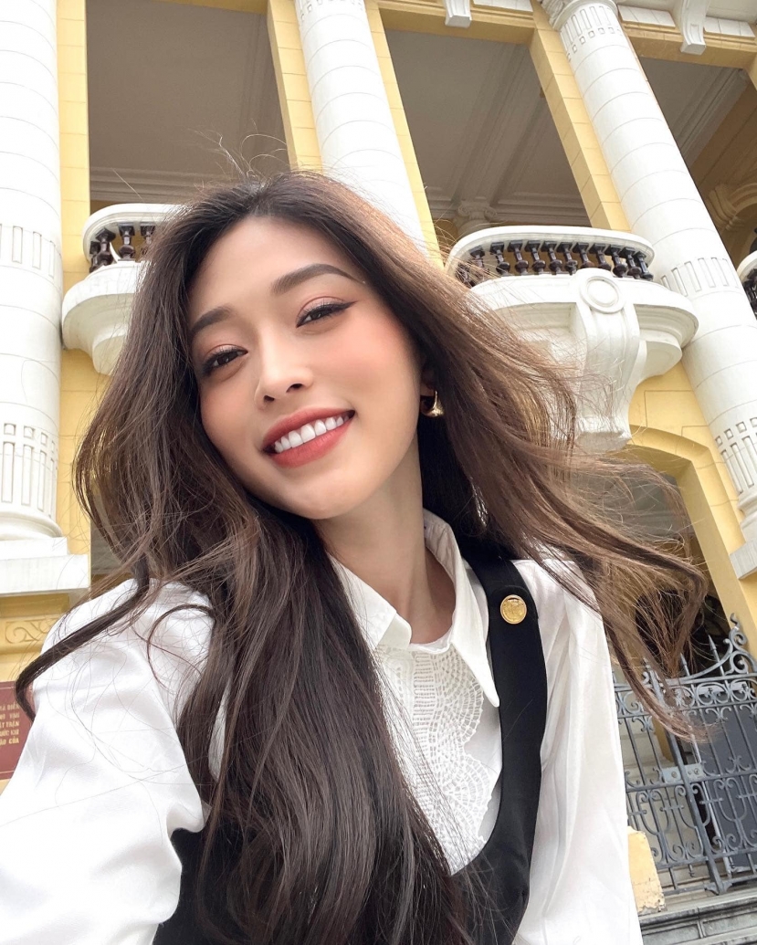 Nhan sắc xinh đẹp bất chấp góc chụp Nhan sắc xinh đẹp bất chấp góc chụp