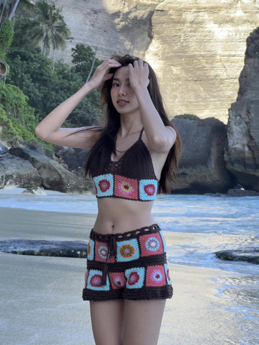 Thùy Tiên đăng tải loạt ảnh thả dáng trong chuyến du lịch tại Bali, Indonesia Thùy Tiên đăng tải loạt ảnh thả dáng trong chuyến du lịch tại Bali, Indonesia