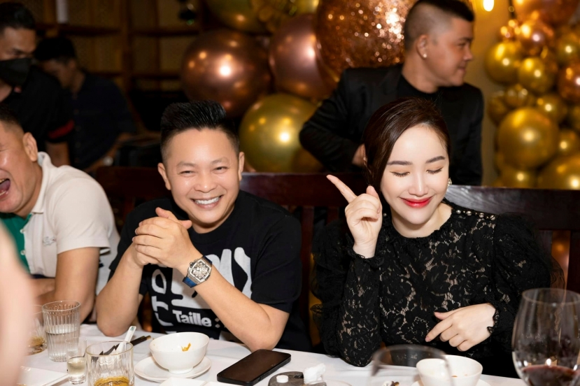 Bảo Thy không giấu được xúc động khi được chồng bí mật tổ chức lễ kỷ niệm 3 năm ngày cưới Bảo Thy không giấu được xúc động khi được chồng bí mật tổ chức lễ kỷ niệm 3 năm ngày cưới