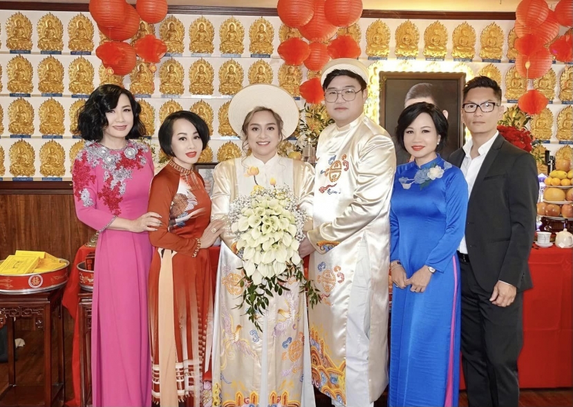 Đám cưới của con ruột Phi Nhung có sự tham gia của đông đảo người thân, bạn bè Đám cưới của con ruột Phi Nhung có sự tham gia của đông đảo người thân, bạn bè