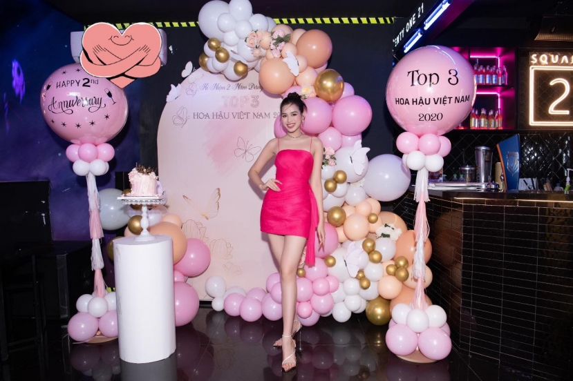 Đỗ Thị Hà khoe trọn vai trần nuột nà cùng đôi chân dài miên man Đỗ Thị Hà khoe trọn vai trần nuột nà cùng đôi chân dài miên man