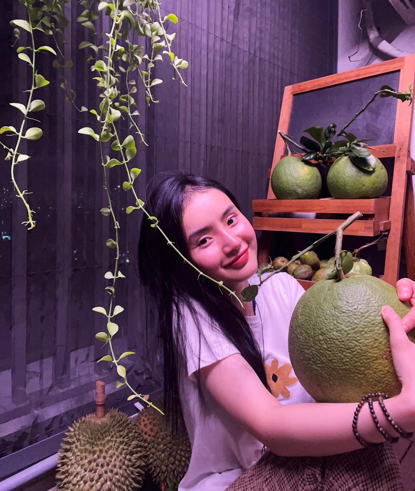 Nụ cười tỏa nắng của em gái Angela Phương Trinh khiến dân tình 'đứng ngồi không yên' Nụ cười tỏa nắng của em gái Angela Phương Trinh khiến dân tình 'đứng ngồi không yên'