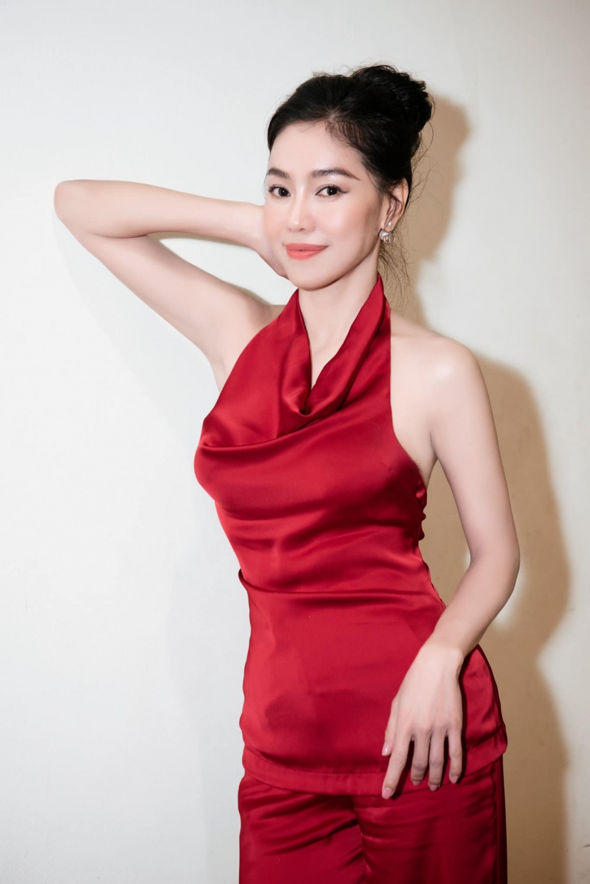 Bà Phạm Kim Dung cũng 'ủn mông' cho Phương Anh Bà Phạm Kim Dung cũng 'ủn mông' cho Phương Anh