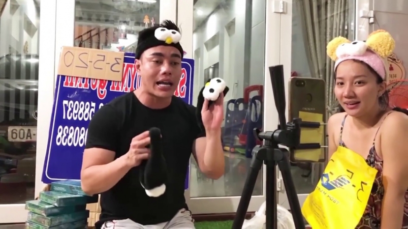 Kinh tế của gia đình Lê Dương Bảo Lâm 'phất lên' đa số nhờ nhận livestream bán hàng Kinh tế của gia đình Lê Dương Bảo Lâm 'phất lên' đa số nhờ nhận livestream bán hàng